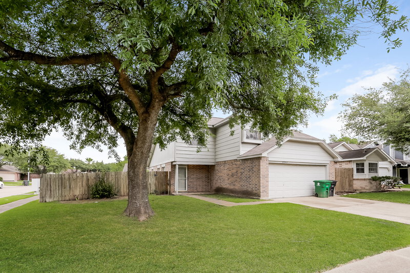 1,895/Mo, 6042 Beaconridge Dr Houston, TX 77053 Front View