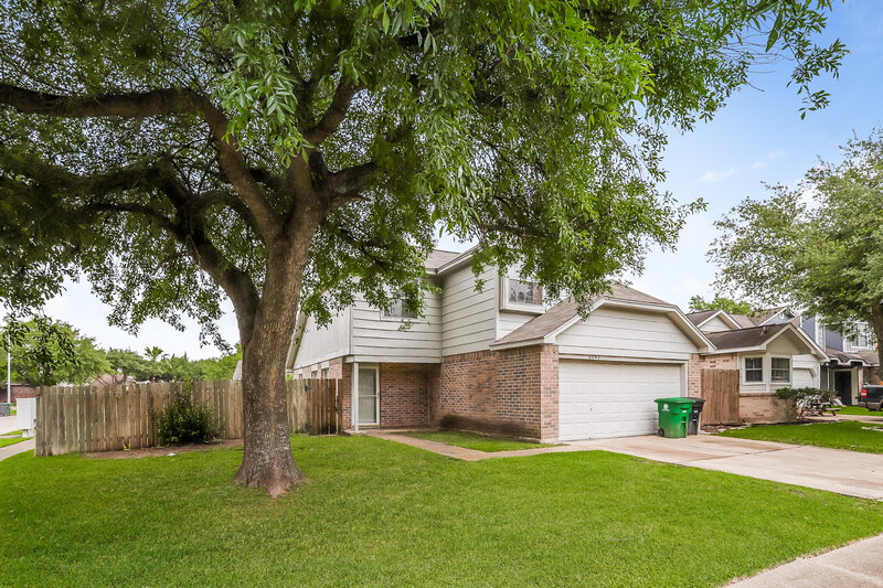 1,895/Mo, 6042 Beaconridge Dr Houston, TX 77053 Front View 2