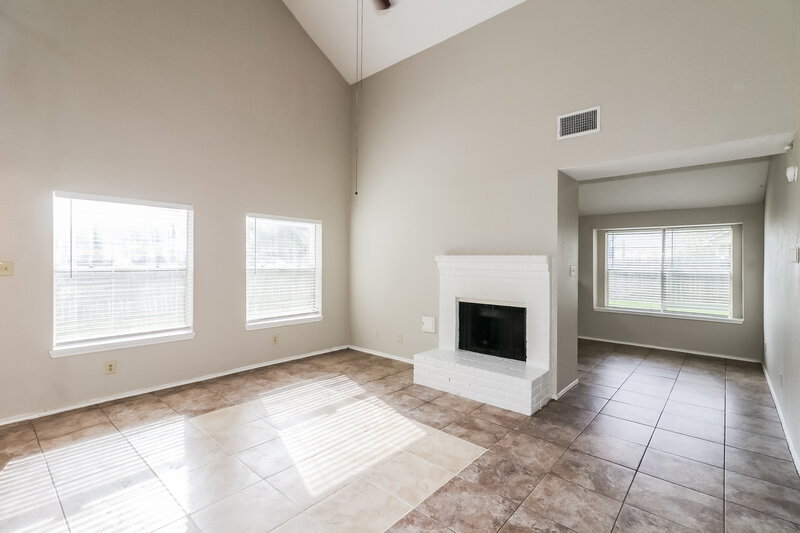 1,805/Mo, 6042 Beaconridge Dr Houston, TX 77053 Living Room View 2