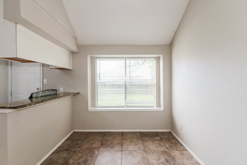 1,805/Mo, 6042 Beaconridge Dr Houston, TX 77053 Dining Room View