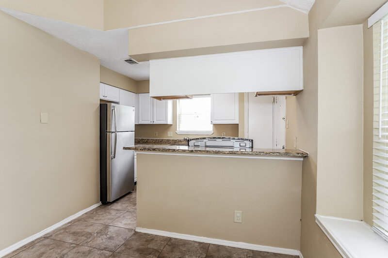 1,895/Mo, 6042 Beaconridge Dr Houston, TX 77053 Kitchen View 2