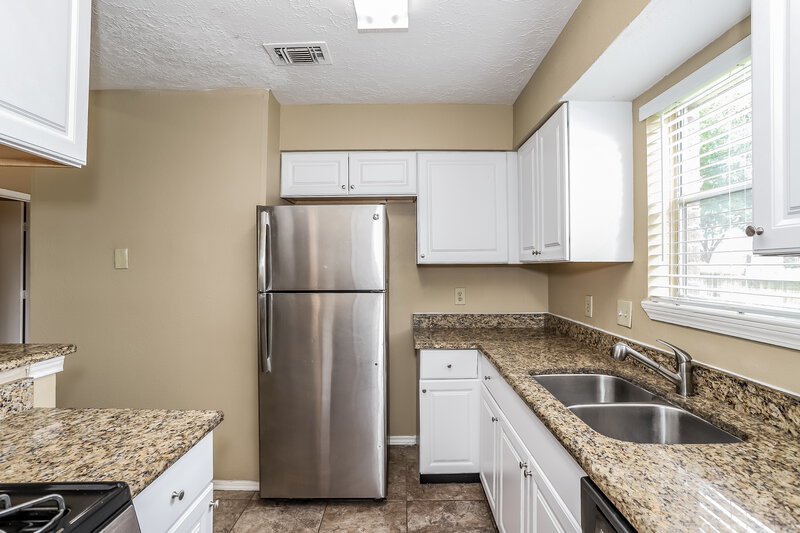 1,895/Mo, 6042 Beaconridge Dr Houston, TX 77053 photo View 2