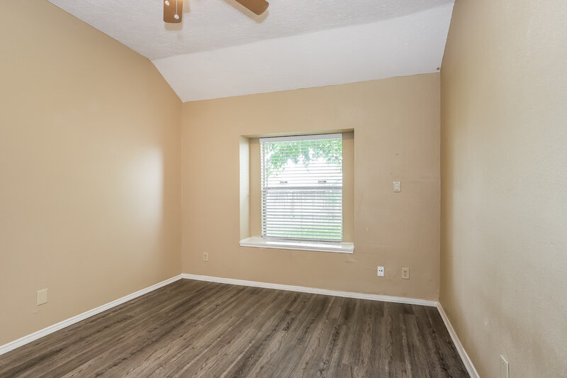 1,895/Mo, 6042 Beaconridge Dr Houston, TX 77053 Bedroom View