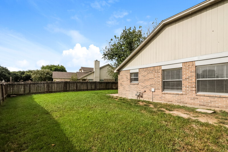 1,805/Mo, 6042 Beaconridge Dr Houston, TX 77053 Rear View