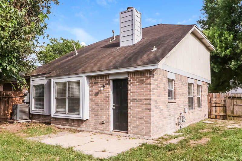 1,805/Mo, 6042 Beaconridge Dr Houston, TX 77053 Rear View 2
