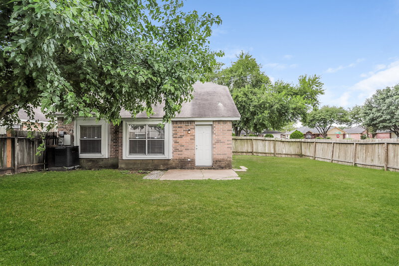 1,895/Mo, 6042 Beaconridge Dr Houston, TX 77053 Rear View 3