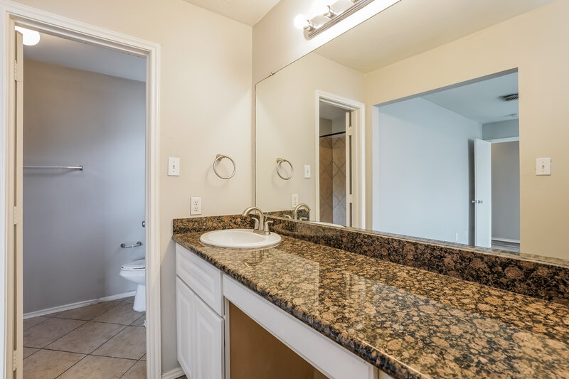 1,425/Mo, 7519 Appleridge Ct Missouri City, TX 77489 Main Bathroom View