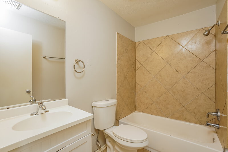 1,425/Mo, 7519 Appleridge Ct Missouri City, TX 77489 Bathroom View