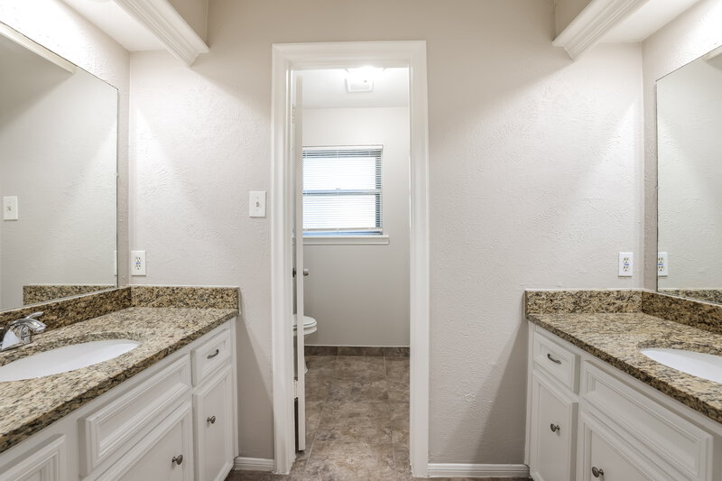 2,470/Mo, 11715 Gardenglen Dr Houston, TX 77070 Bathroom View