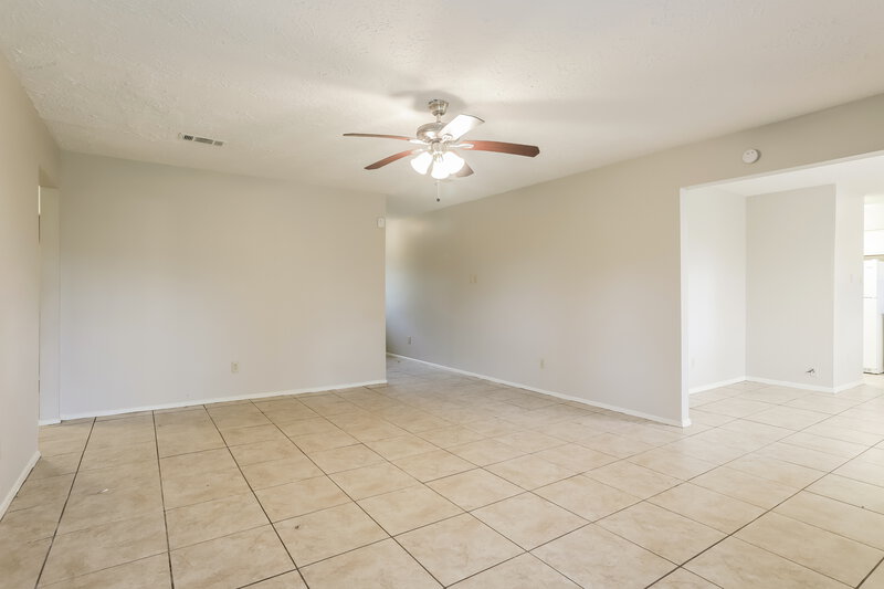 1,880/Mo, 6503 Bazel Brook Dr Missouri City, TX 77489 Living Room View 2