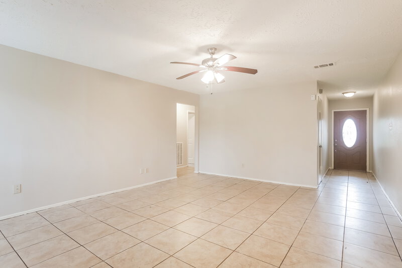 1,880/Mo, 6503 Bazel Brook Dr Missouri City, TX 77489 Living Room View 3