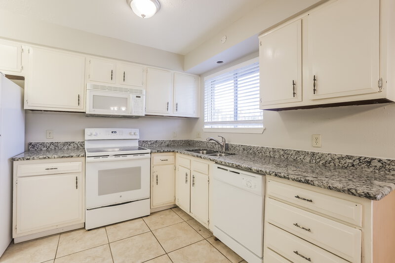 1,880/Mo, 6503 Bazel Brook Dr Missouri City, TX 77489 Kitchen View