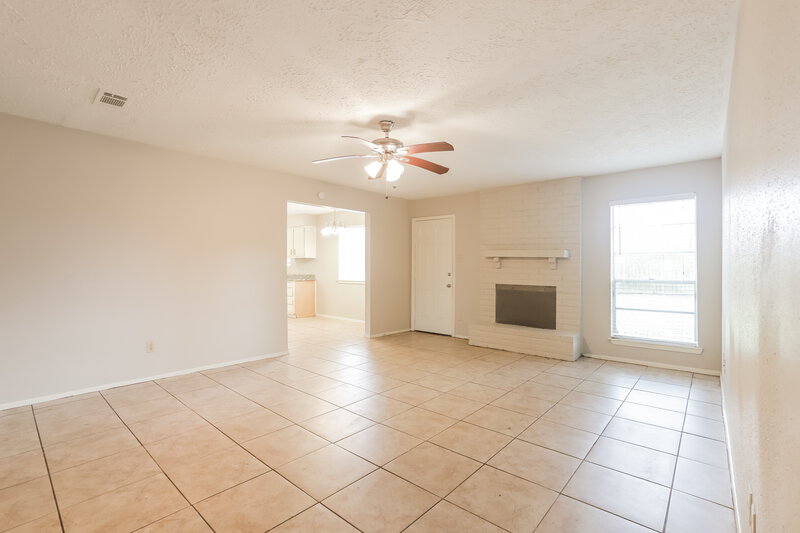 1,880/Mo, 6503 Bazel Brook Dr Missouri City, TX 77489 Family Room View