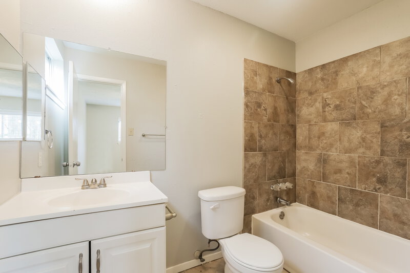 1,880/Mo, 6503 Bazel Brook Dr Missouri City, TX 77489 Master Bathroom View