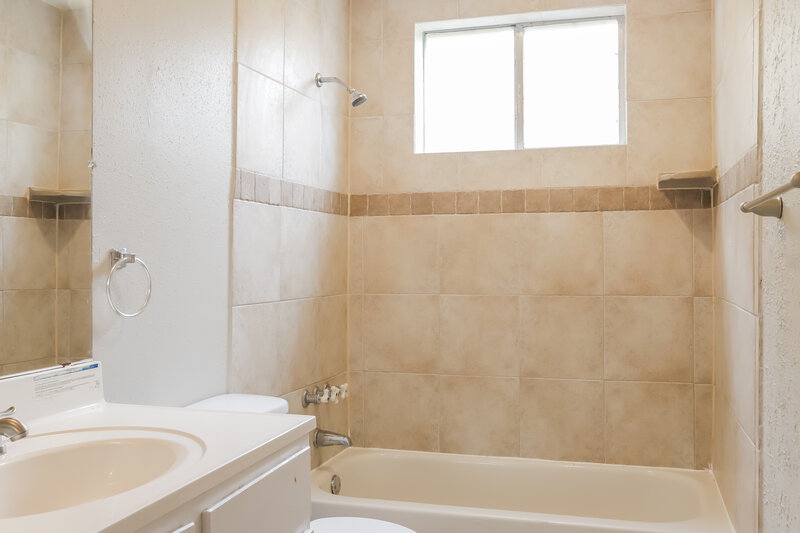1,880/Mo, 6503 Bazel Brook Dr Missouri City, TX 77489 Bathroom View