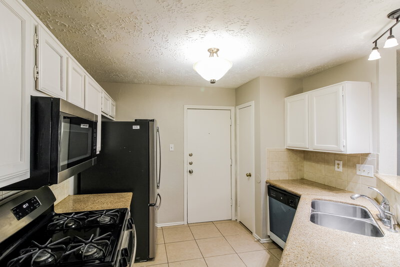 1,660/Mo, 15503 Boulder Oaks Dr Houston, TX 77084 Kitchen View 2