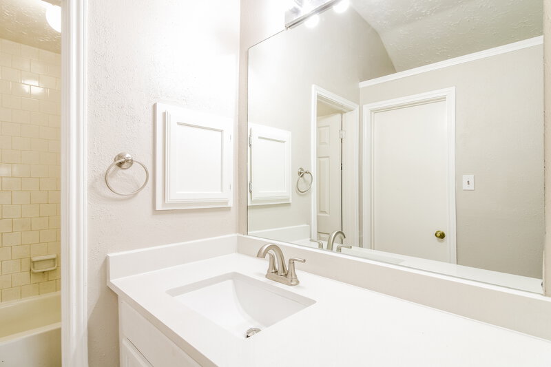 1,660/Mo, 15503 Boulder Oaks Dr Houston, TX 77084 Main Bathroom View