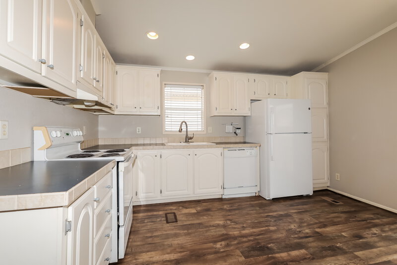 1,630/Mo, 10110 Berrypatch Ln Tomball, TX 77375 Kitchen View 2