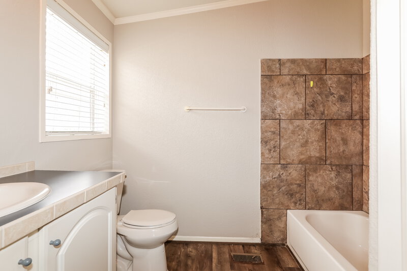 1,630/Mo, 10110 Berrypatch Ln Tomball, TX 77375 Main Bathroom View