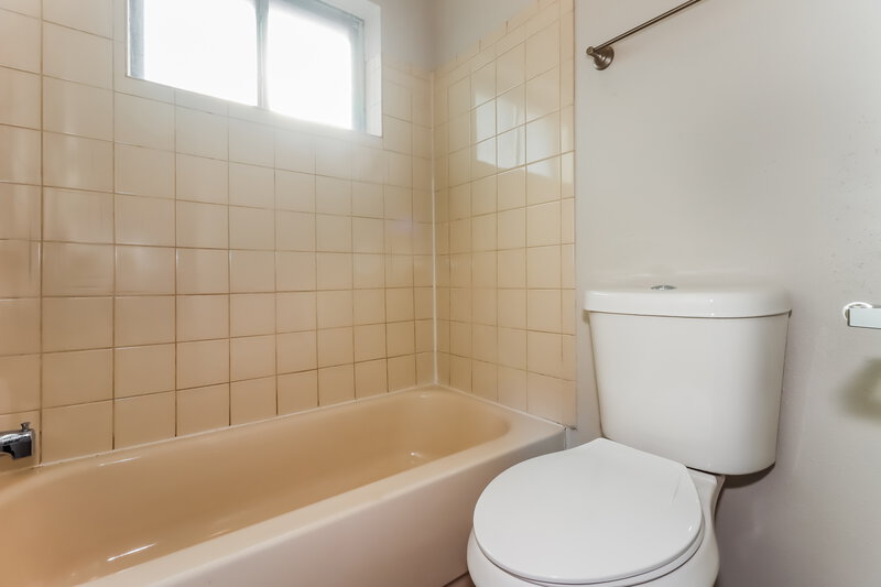 1,810/Mo, 16706 Quail Meadow Dr Missouri City, TX 77489 Main Bathroom View 2