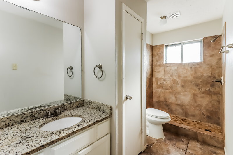 1,810/Mo, 16706 Quail Meadow Dr Missouri City, TX 77489 Bathroom View