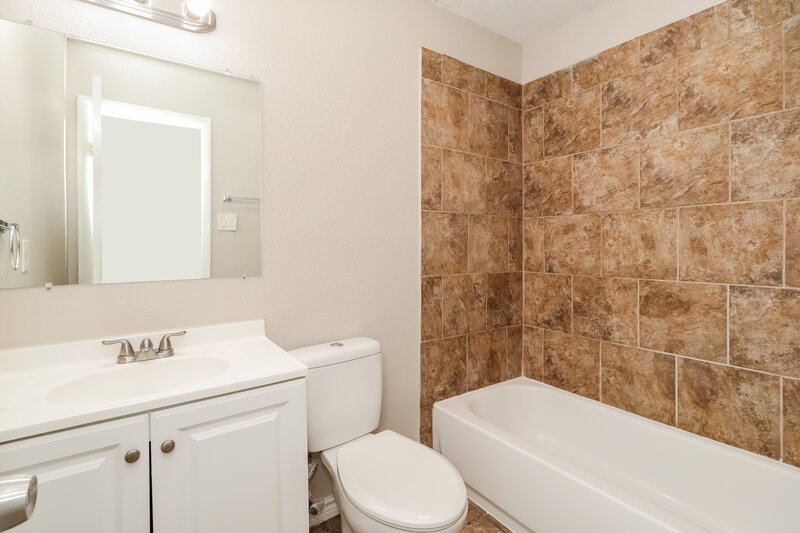 1,695/Mo, 23903 Lestergate Dr Spring, TX 77373 Main Bathroom View