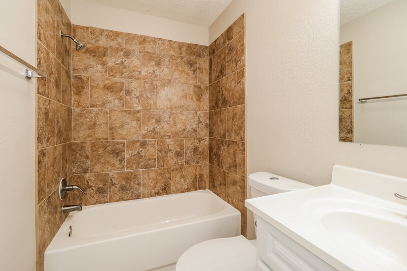 1,695/Mo, 23903 Lestergate Dr Spring, TX 77373 Main Bathroom View 2