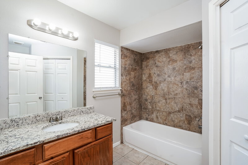 1,795/Mo, 7728 Ellis Dr Missouri City, TX 77489 Main Bathroom View