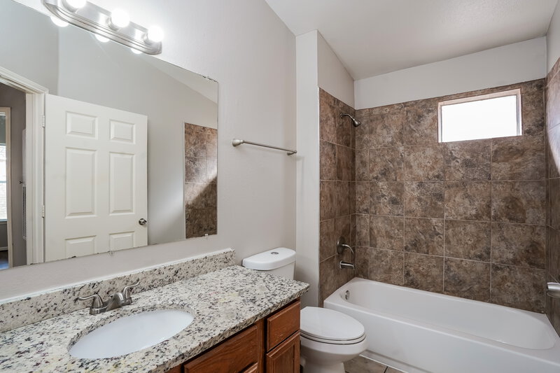 1,795/Mo, 7728 Ellis Dr Missouri City, TX 77489 Bathroom View