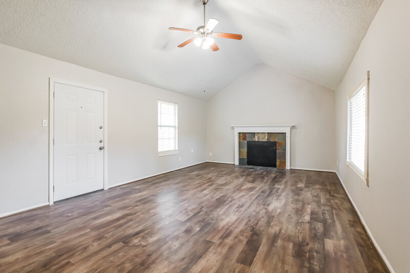 1,830/Mo, 12335 Kings Chase Dr Houston, TX 77044 Living Room View 2