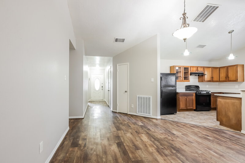 1,830/Mo, 12335 Kings Chase Dr Houston, TX 77044 Living Room View 3