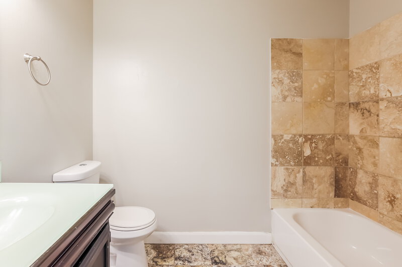 1,830/Mo, 12335 Kings Chase Dr Houston, TX 77044 Bathroom View