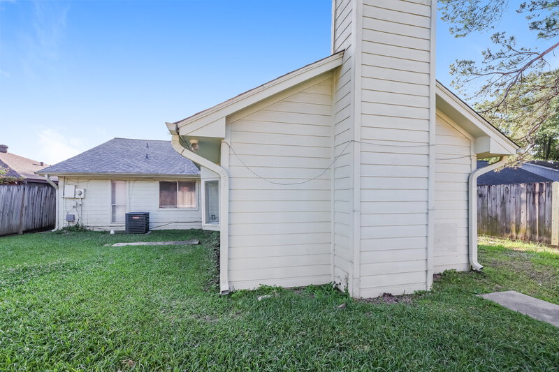 1,830/Mo, 12335 Kings Chase Dr Houston, TX 77044 Rear View