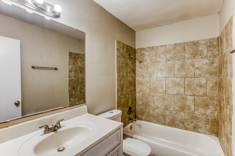 1,680/Mo, 22630 Leedstown Ln Katy, TX 77449 Bathroom View