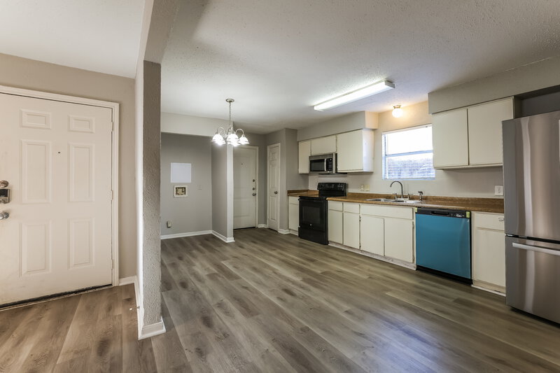 1,715/Mo, 5606 Drakestone Blvd Houston, TX 77053 Kitchen View