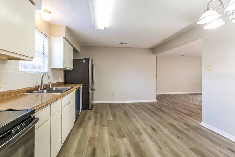 1,715/Mo, 5606 Drakestone Blvd Houston, TX 77053 Kitchen View 3