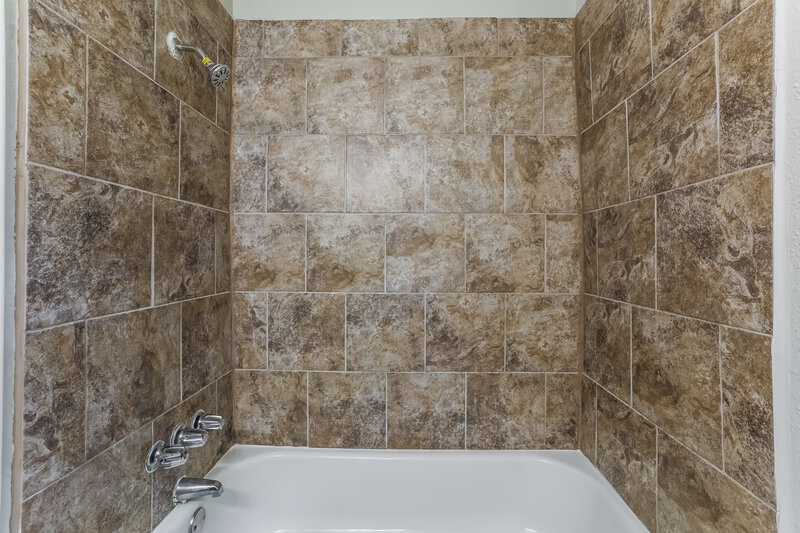1,715/Mo, 5606 Drakestone Blvd Houston, TX 77053 Bathroom View