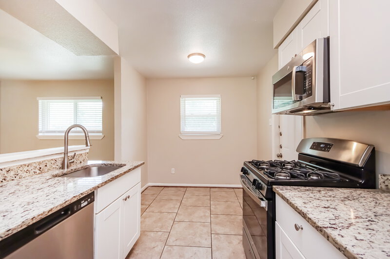 1,580/Mo, 14234 Juliedale Dr Humble, TX 77396 Kitchen View 2