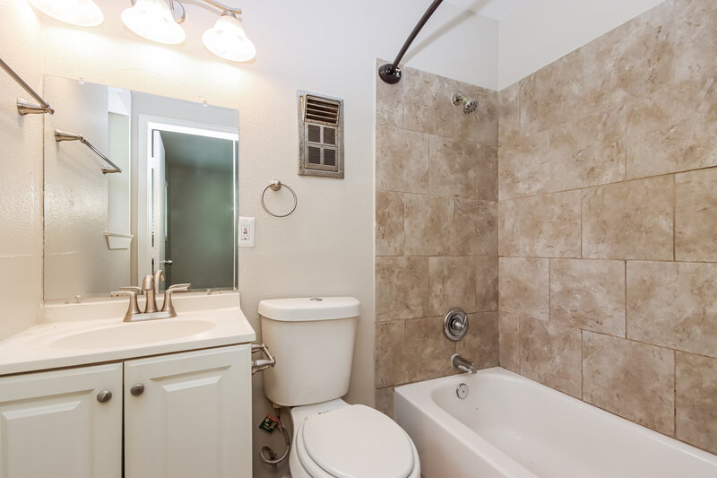 1,580/Mo, 14234 Juliedale Dr Humble, TX 77396 Main Bathroom View