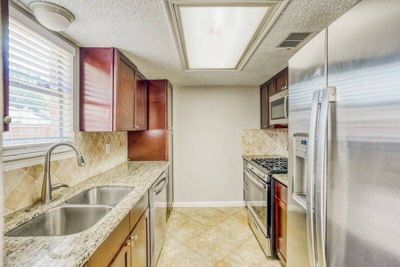 1,875/Mo, 11830 Perry Rd Houston, TX 77064 Kitchen View