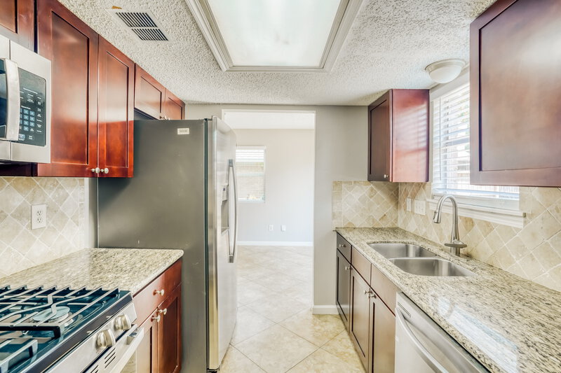 1,875/Mo, 11830 Perry Rd Houston, TX 77064 Kitchen View 2