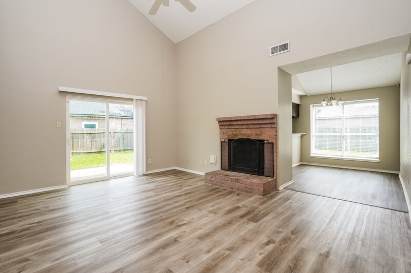 1,885/Mo, 5939 Berkridge Dr Houston, TX 77053 Living Room View