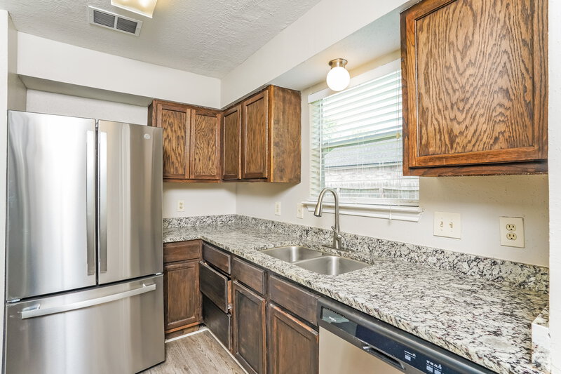 1,885/Mo, 5939 Berkridge Dr Houston, TX 77053 Kitchen View