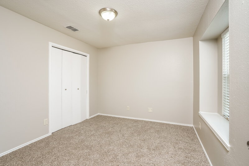 1,885/Mo, 5939 Berkridge Dr Houston, TX 77053 Bedroom View 2