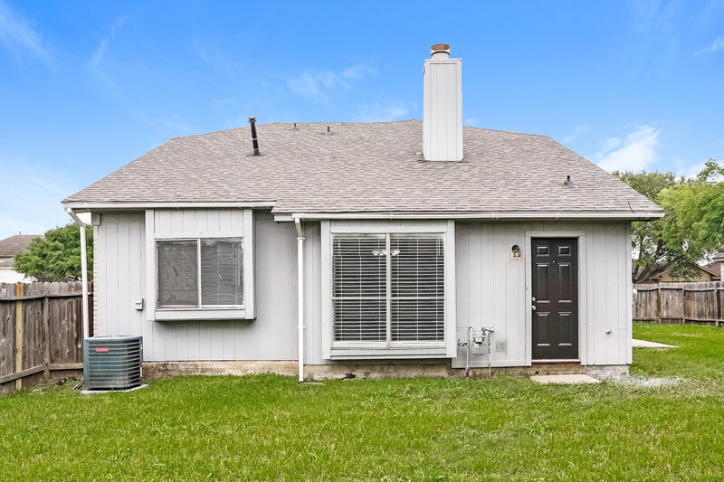 1,885/Mo, 5939 Berkridge Dr Houston, TX 77053 Rear View 2