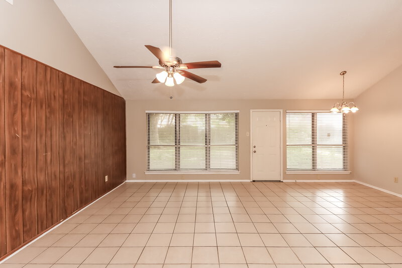 2,310/Mo, 2007 Highcrest Dr Missouri City, TX 77489 Living Room View 4