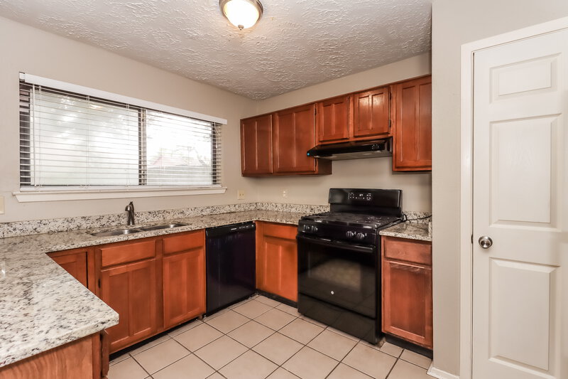 2,310/Mo, 2007 Highcrest Dr Missouri City, TX 77489 Kitchen View 3
