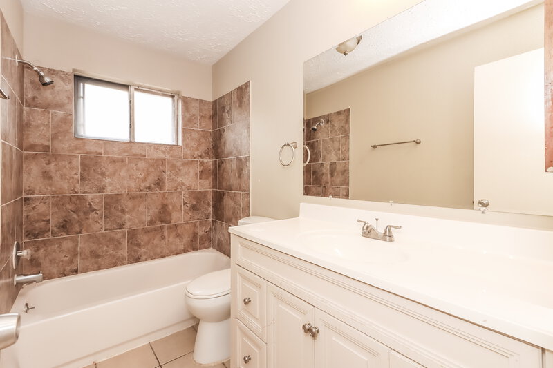 2,310/Mo, 2007 Highcrest Dr Missouri City, TX 77489 Bathroom View 2