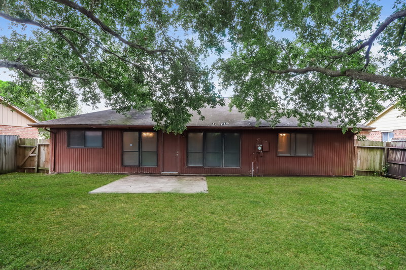 2,310/Mo, 2007 Highcrest Dr Missouri City, TX 77489 Rear View
