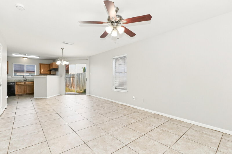 0/Mo, 15609 Aiken Ln Houston, TX 77032 Living Room View